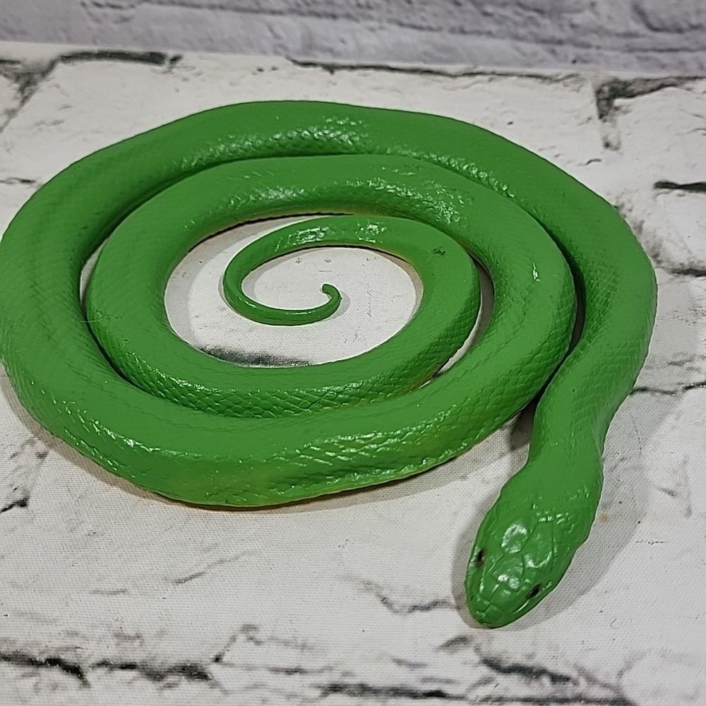 Safari Ltd 34" Coiled Snake Rubber Figure Green Viper Prank Gag Nature Wildlife